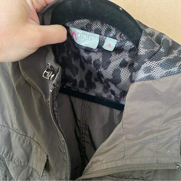 Athletic Collection by 21 international army green windbreaker - Picture 3 of 7